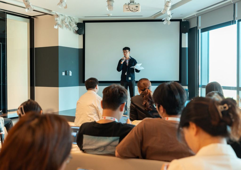Eric leading a field production workshop at a CNN Academy event in Abu Dhabi,&nbsp;UAE.